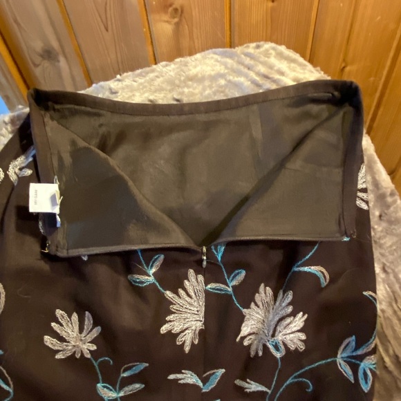LOFT brown and blue embroidered linen and rayon skirt size 0 - Picture 2 of 3